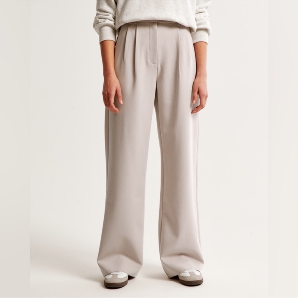 Abercrombie & Fitch Sloan beige pleated trousers 23621
